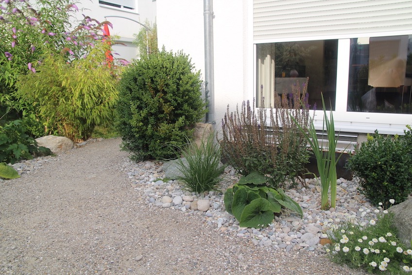 Wassergebundene Decke mit Kiesbeeten. (Freising)